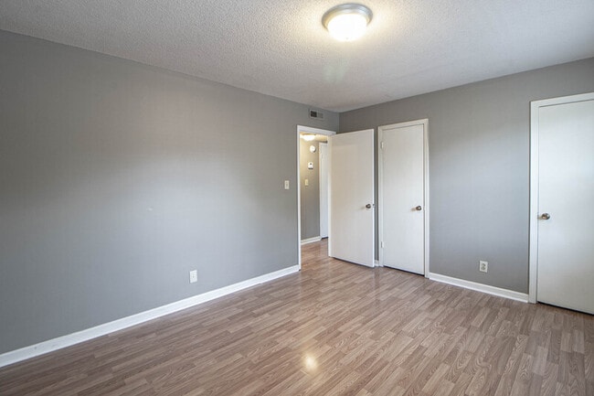 Building Photo - 807-A Golfview Place