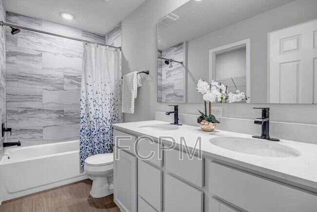 Building Photo - 5454 Amazon Ave