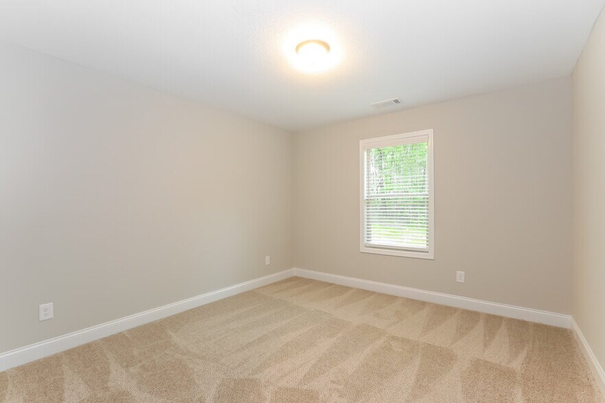 Building Photo - 2068 Providence Rd