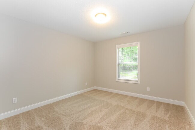 Building Photo - 2068 Providence Rd