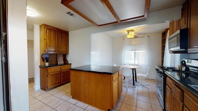 Building Photo - 3423 W 58th Plz