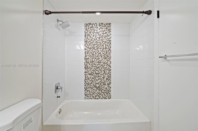 Building Photo - 10610 SW 158th Ct