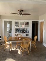 Building Photo - 816 University Ave SE