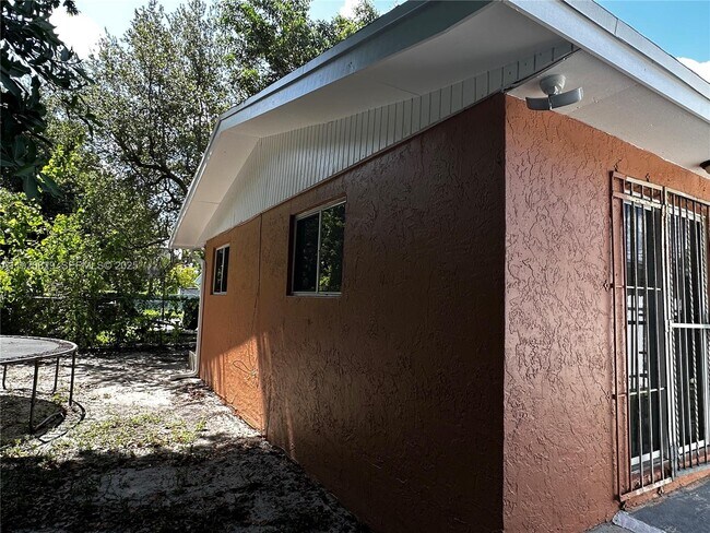 Building Photo - 566 NW 95th St