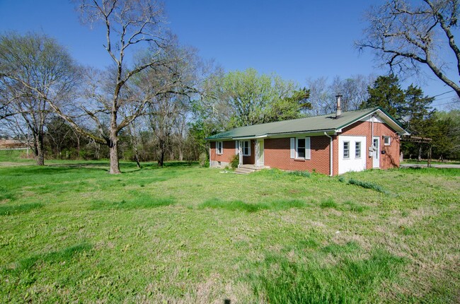 Building Photo - 320 Bear Creek Pike