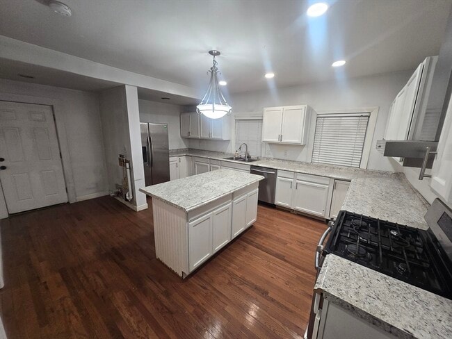 Building Photo - 380 Grafton St