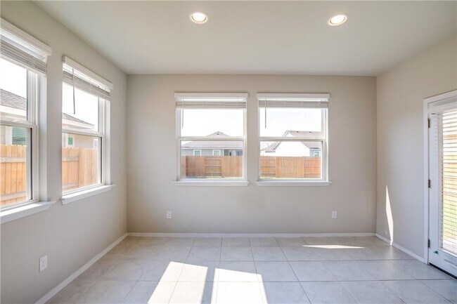 Building Photo - 226 Trailside Ln