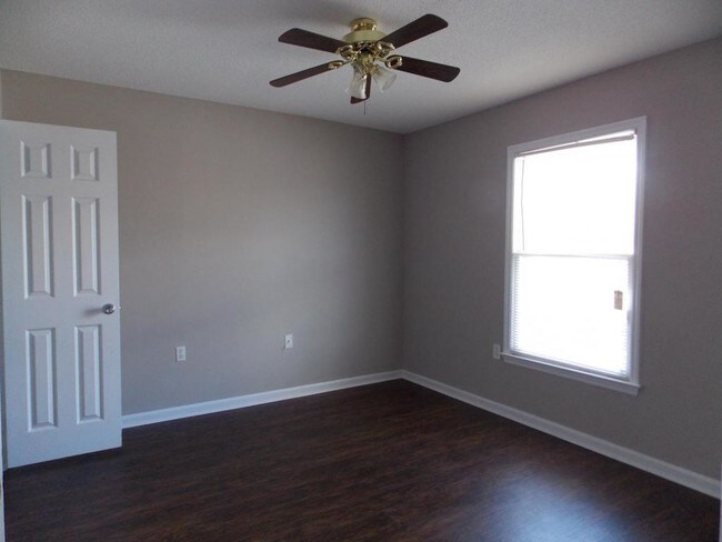 Building Photo - 140 Lanier Dr