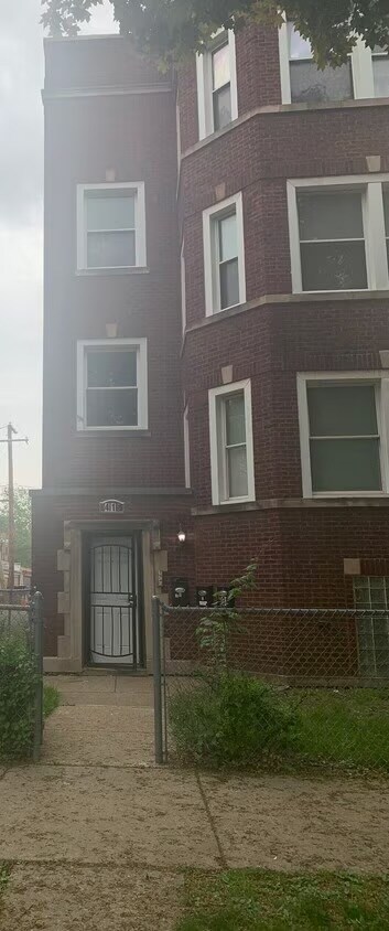 Primary Photo - 8415 S Ingleside Ave