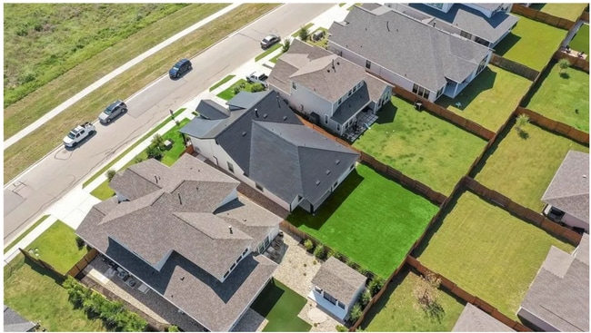 Oversized back yard. Good Parking across the street - 8204 Skytex St
