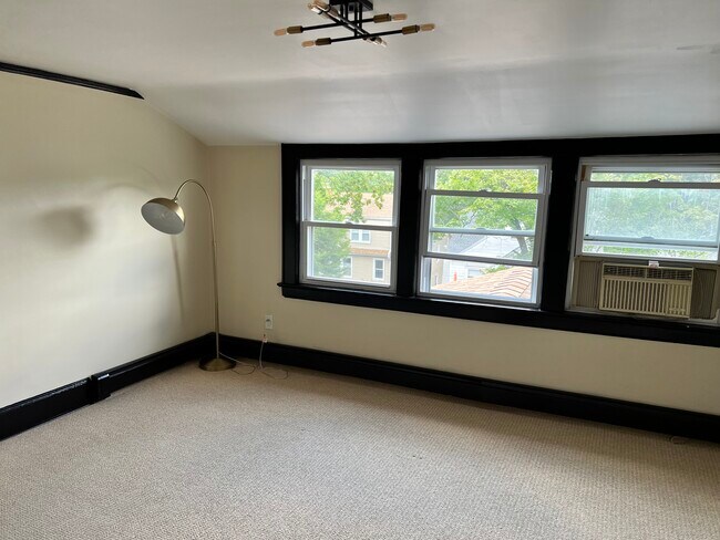 Building Photo - 216 Academy St