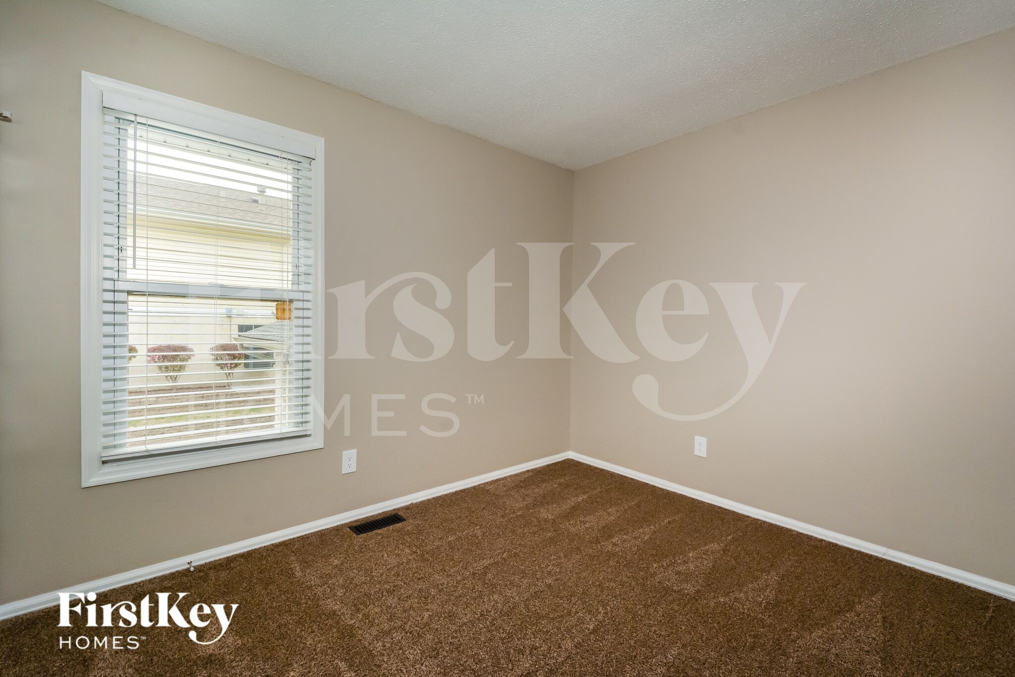 Building Photo - 1226 Treetop Village Dr