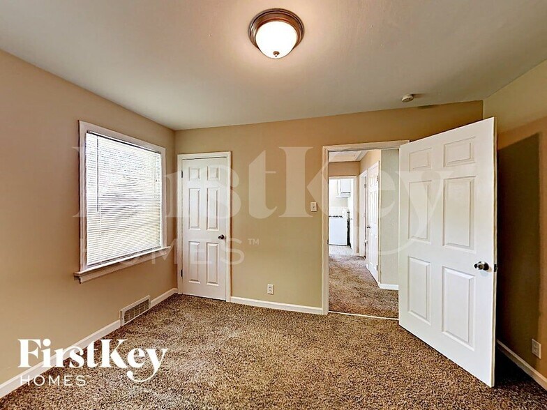 Building Photo - 815 St Jean St