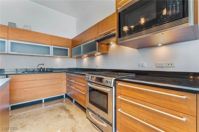 Building Photo - 200 Hoover Ave