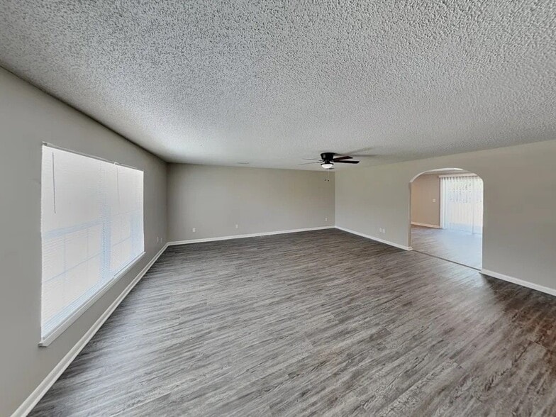 Building Photo - 6947 Magdelena Dr