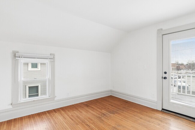 Building Photo - 2 West St