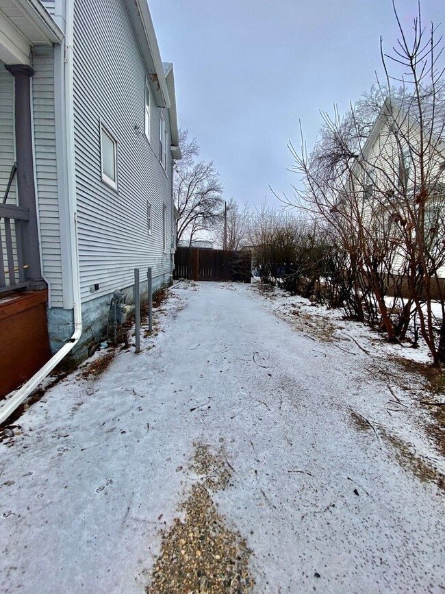 Building Photo - 4 Bedroom near Downtown Fargo!