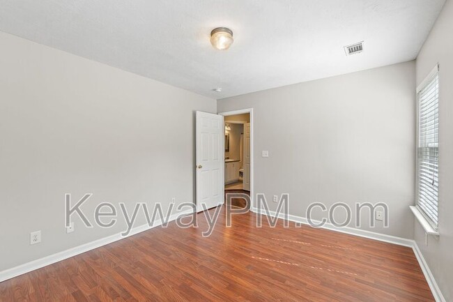 Building Photo - 845 Prairie Ln