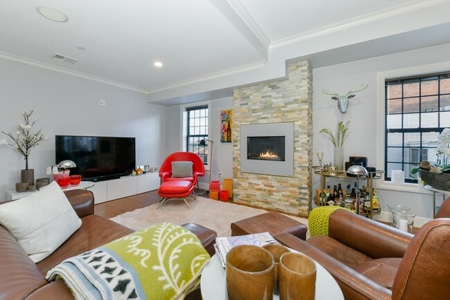 Building Photo - 350 W Broadway