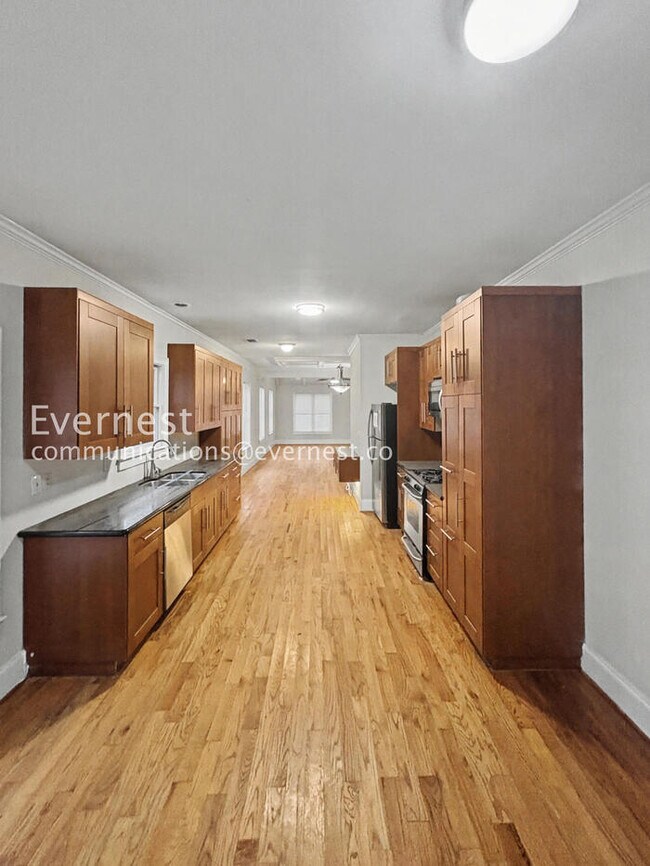 Building Photo - 3 Bed/2 Bath House/ Available Now!