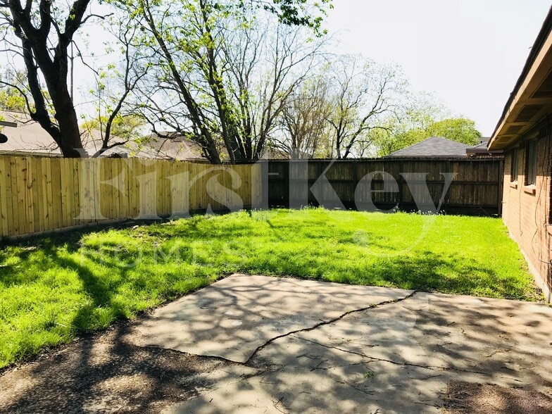 Building Photo - 6719 Indian Falls Dr