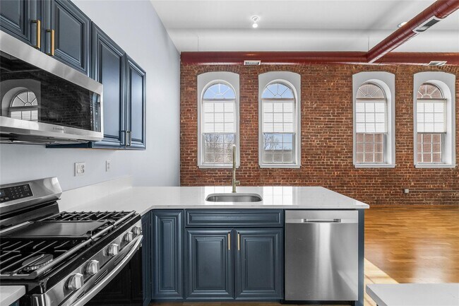 Building Photo - 200 School House Rd