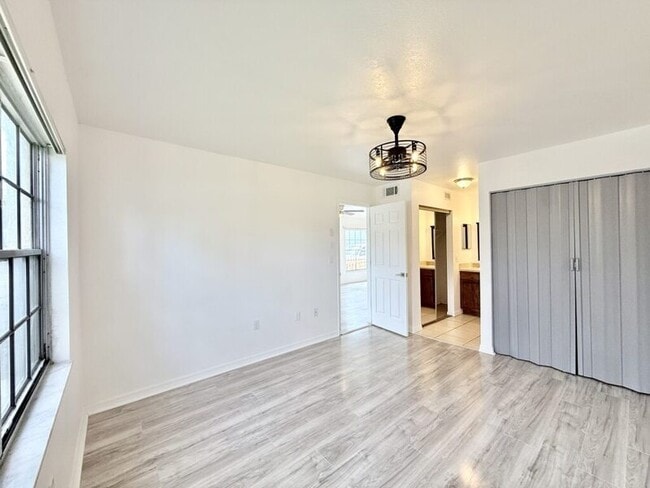 Building Photo - 380 2nd Ave N
