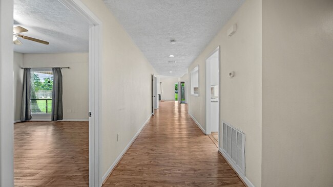 Building Photo - 12 Hallmark Dr