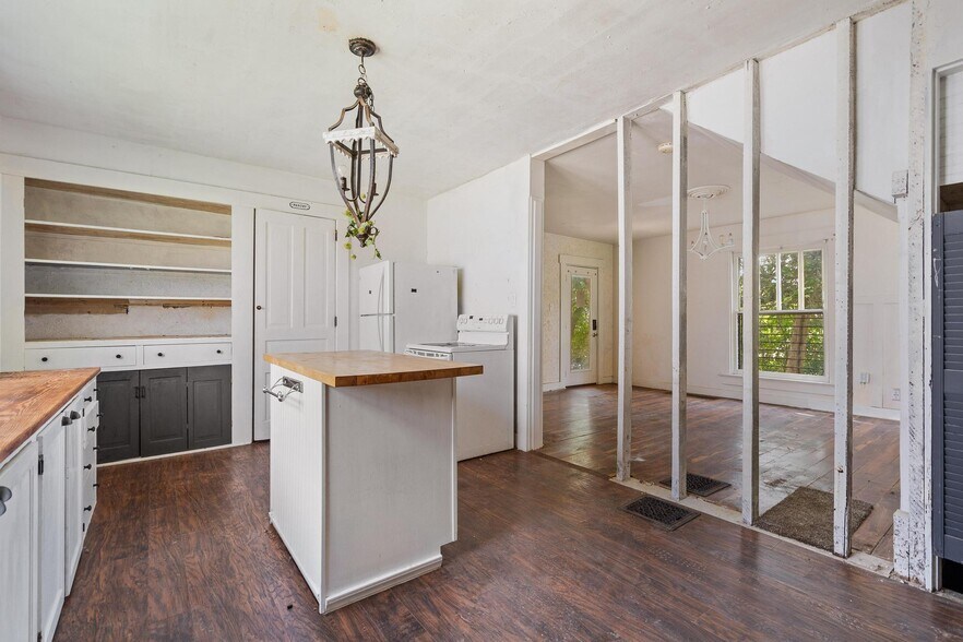 Building Photo - 2225 Catalpa Dr