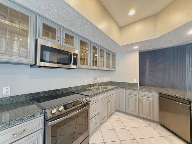 Building Photo - Garden Level in Luxury Home Available Now