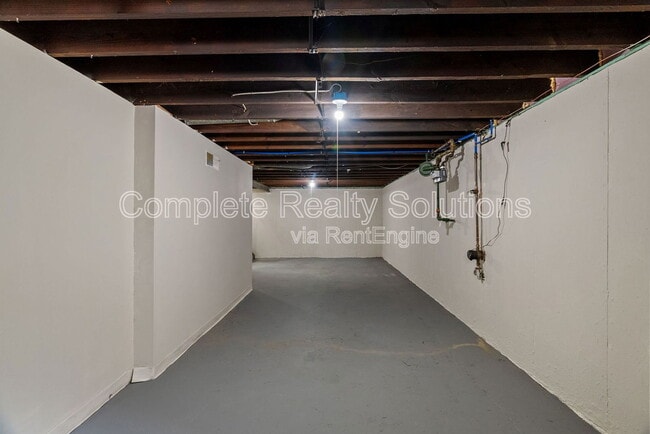 Building Photo - 270 Estridge Rd