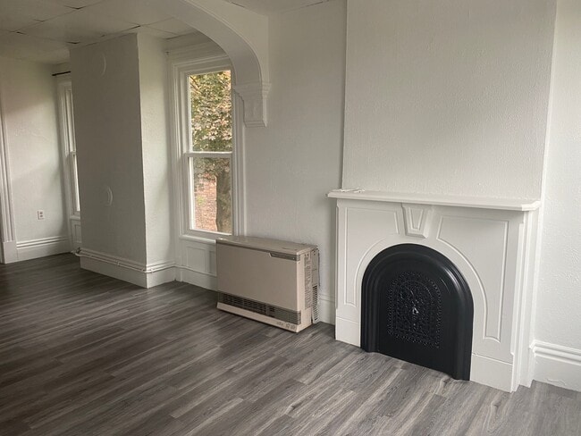 Building Photo - 12 E Sunnyside Way