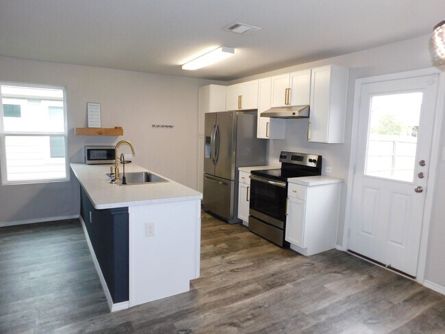 Building Photo - Gorgeous 3 Bedroom, 2 Bath Home, with a Game Room!