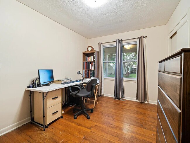 Building Photo - 303 S Burton Ave