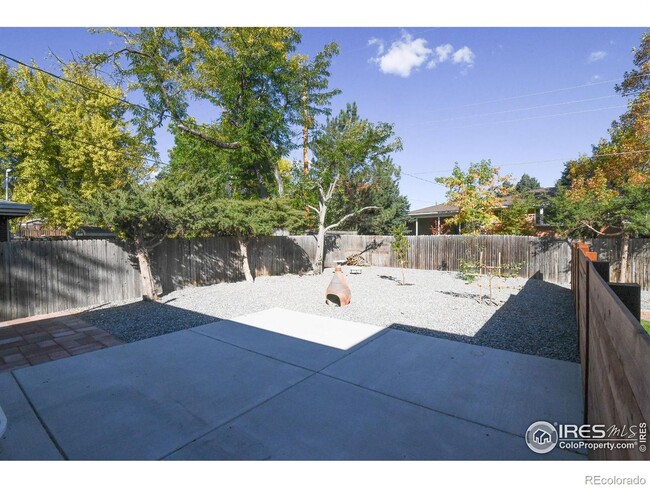 Building Photo - Remodeled home with separate finished base...