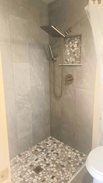 Building Photo - 6068 Vivian Ct