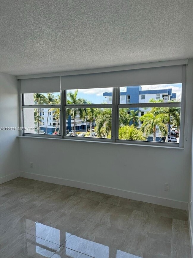 Building Photo - 16546 NE 26th Ave