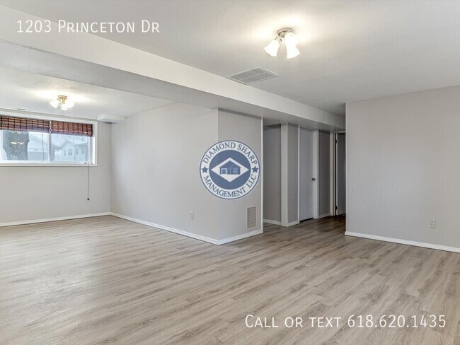 Building Photo - 1203 Princeton Dr