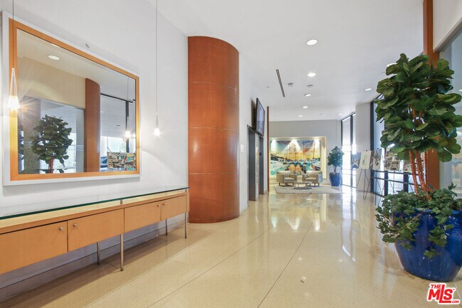 Building Photo - 4316 Marina City Dr