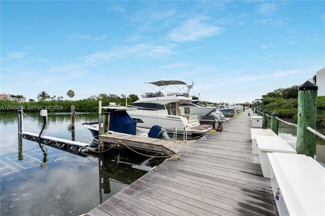 Building Photo - 6230 Paradise Point Dr