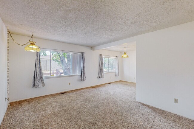 Building Photo - 7309 Coulson Dr NE