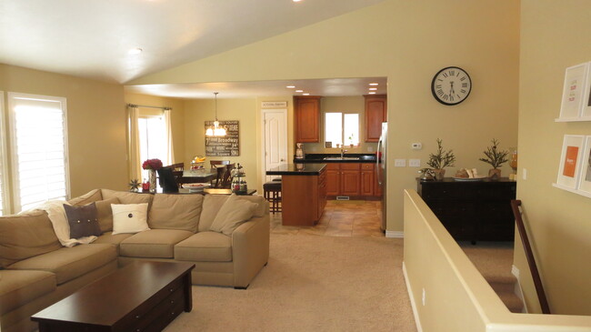 Great room (Photo reflects old paint color. Newly painted Jan 2018) - 2755 Shady Hollow Lane