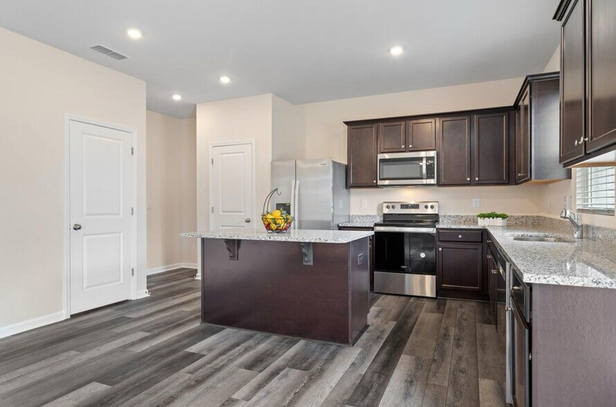 Building Photo - 3425 Honey Ivy Ln