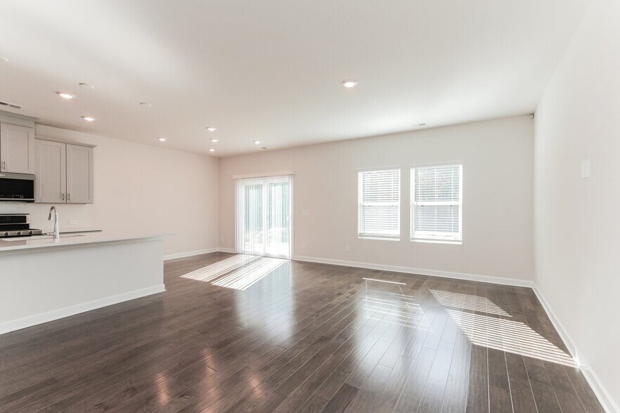 Building Photo - 701 Orange Rd