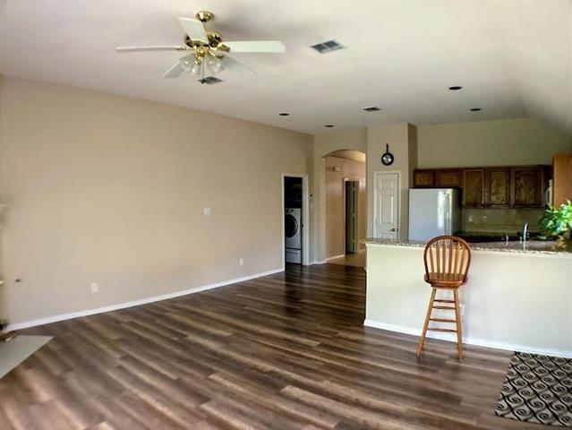 Building Photo - 4806 Redwood Dr