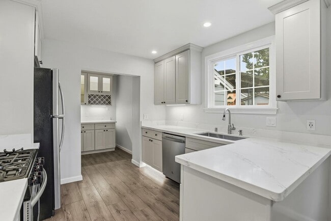 Building Photo - 251 C St