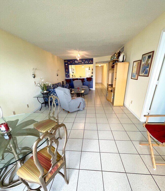 Building Photo - 10044 S Ocean Dr