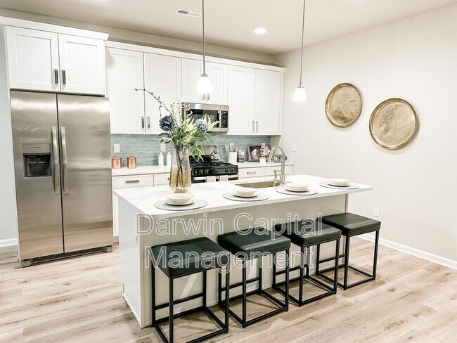 Building Photo - 385 N Tuckahoe Rd