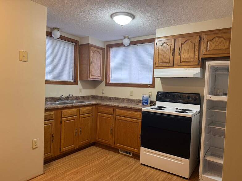 Building Photo - 222 Scottwood Ave