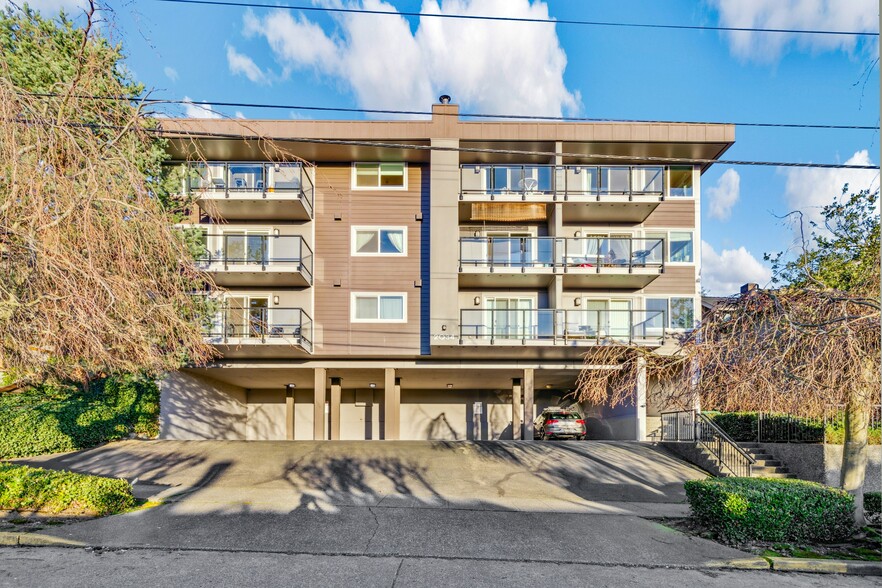 Building Photo - 2034 14th Ave W